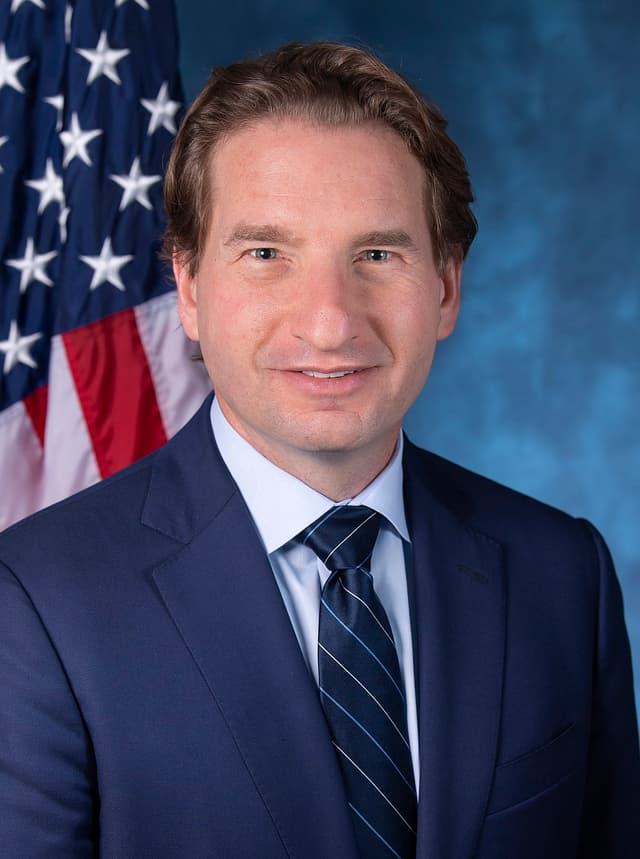 Rep. Dean Phillips headshot